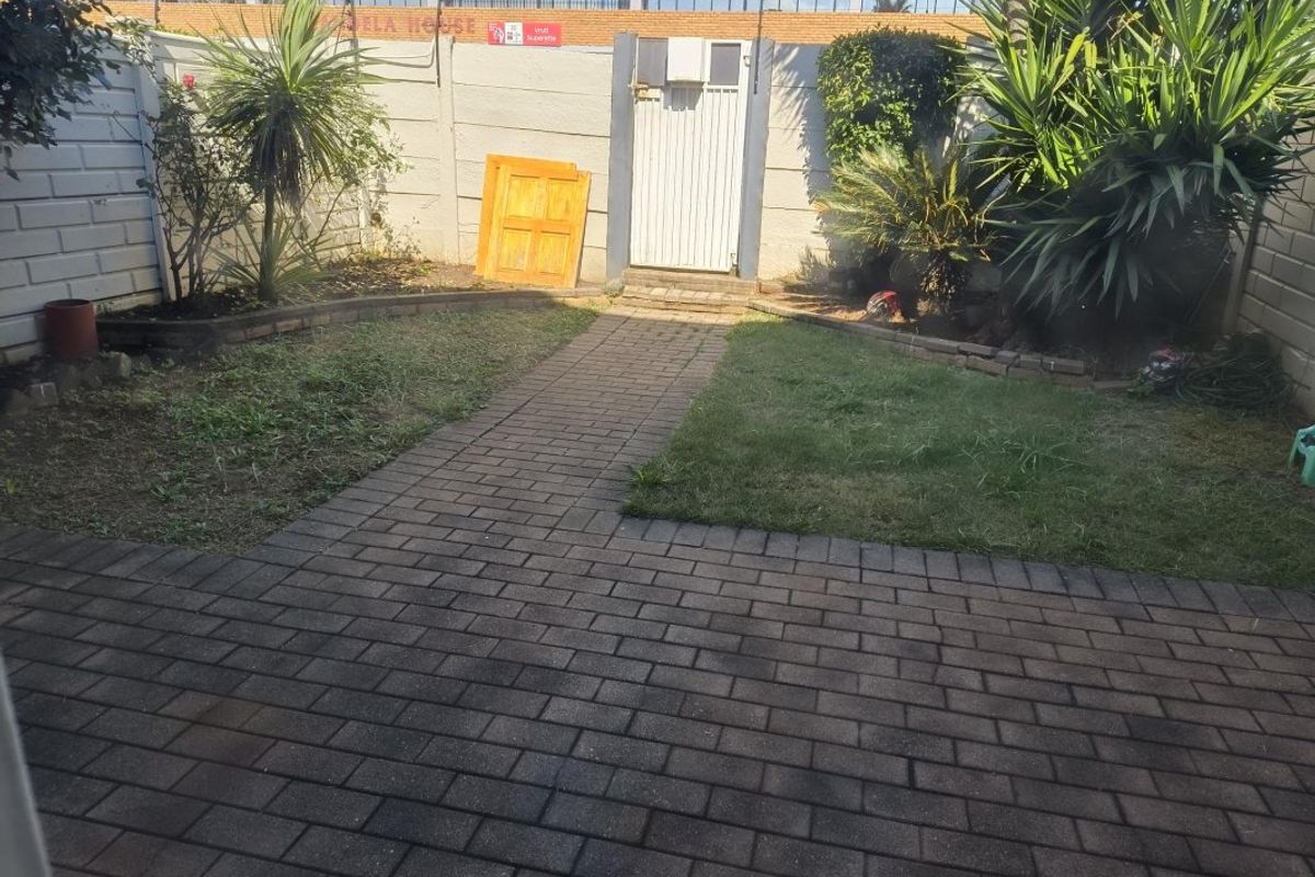 Spacious & Versatile 3-Bedroom Duplex – Perfect for Modern Living!  - Photo 4