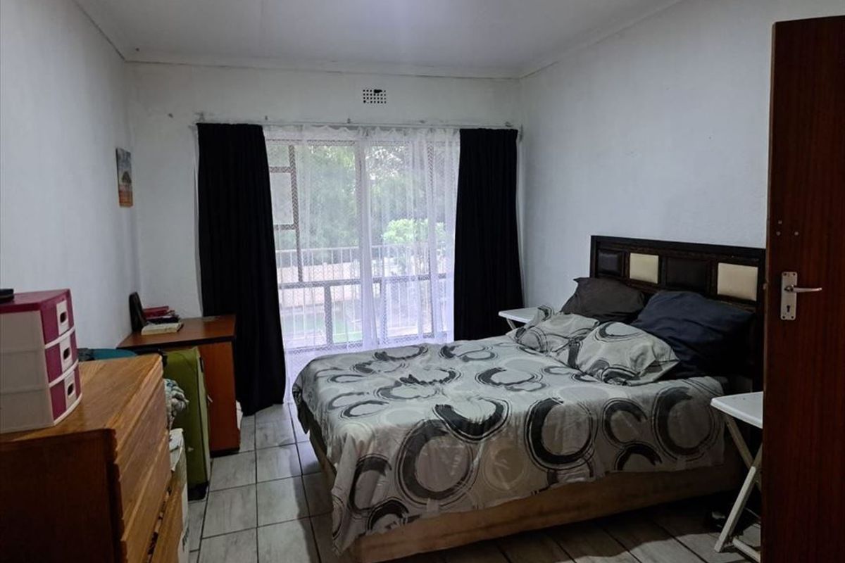 Charming Family Home with Comfortable Living Spaces - Photo 3