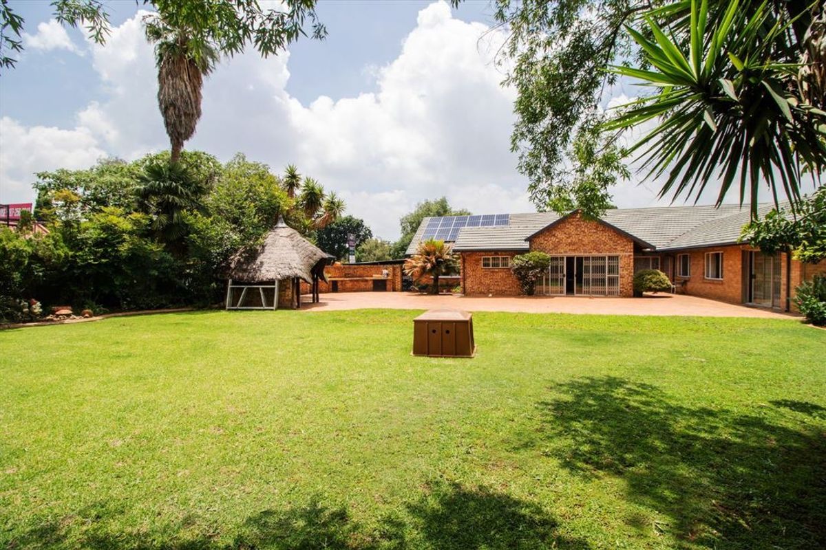 Spacious Family Home with Granny Flat - Photo 4