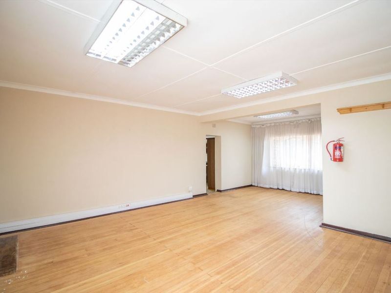 Spacious Family Home with Granny Flat - Photo 3