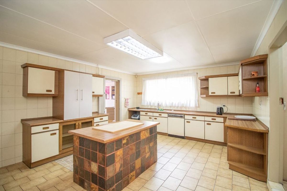Spacious Family Home with Granny Flat - Photo 2