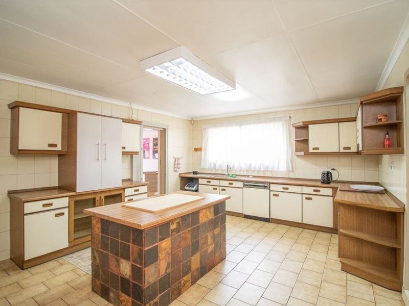 Spacious Family Home with Granny Flat - Photo 2