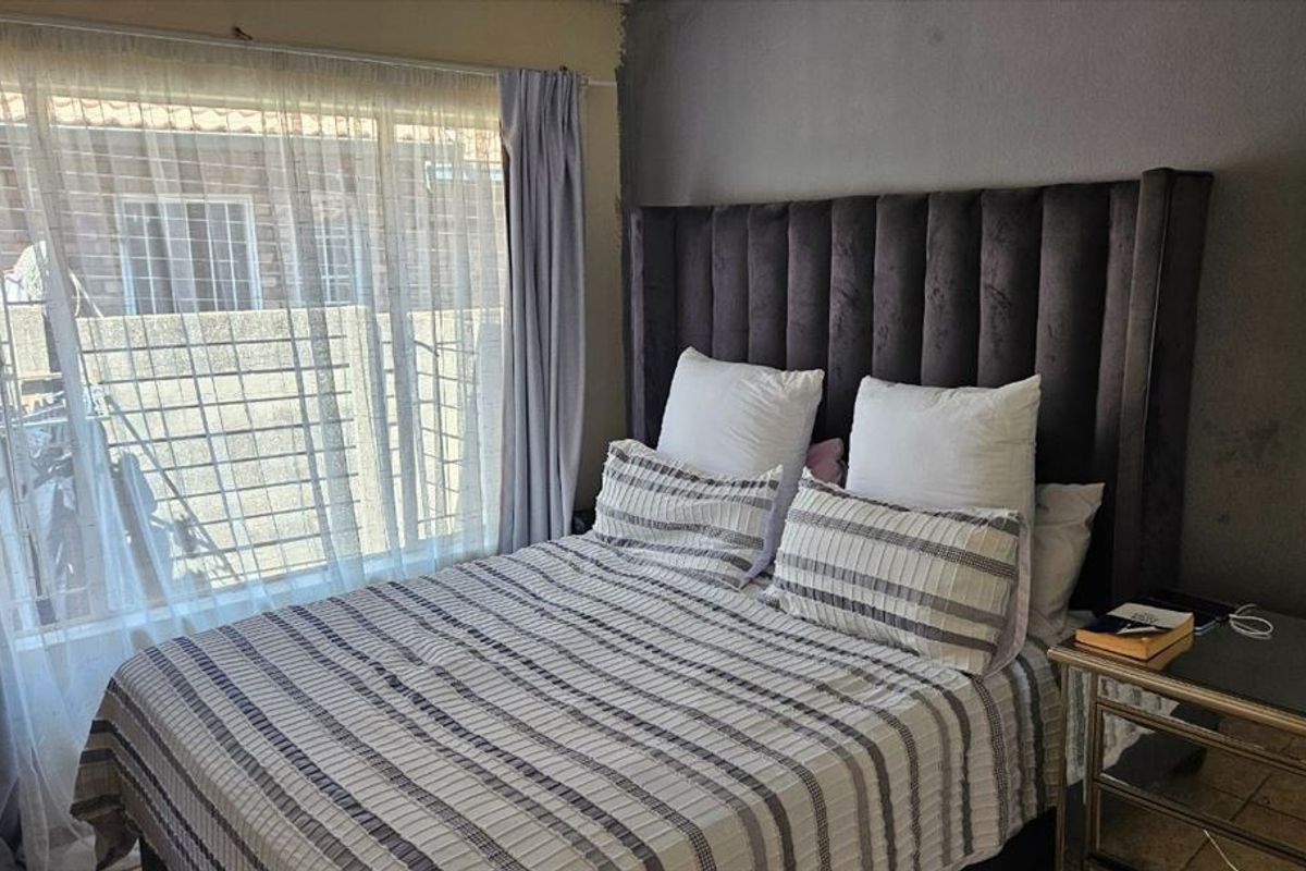 Cozy Two-Bedroom Home with Practical Features - Photo 3