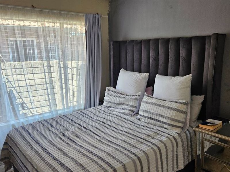 Cozy Two-Bedroom Home with Practical Features - Photo 3