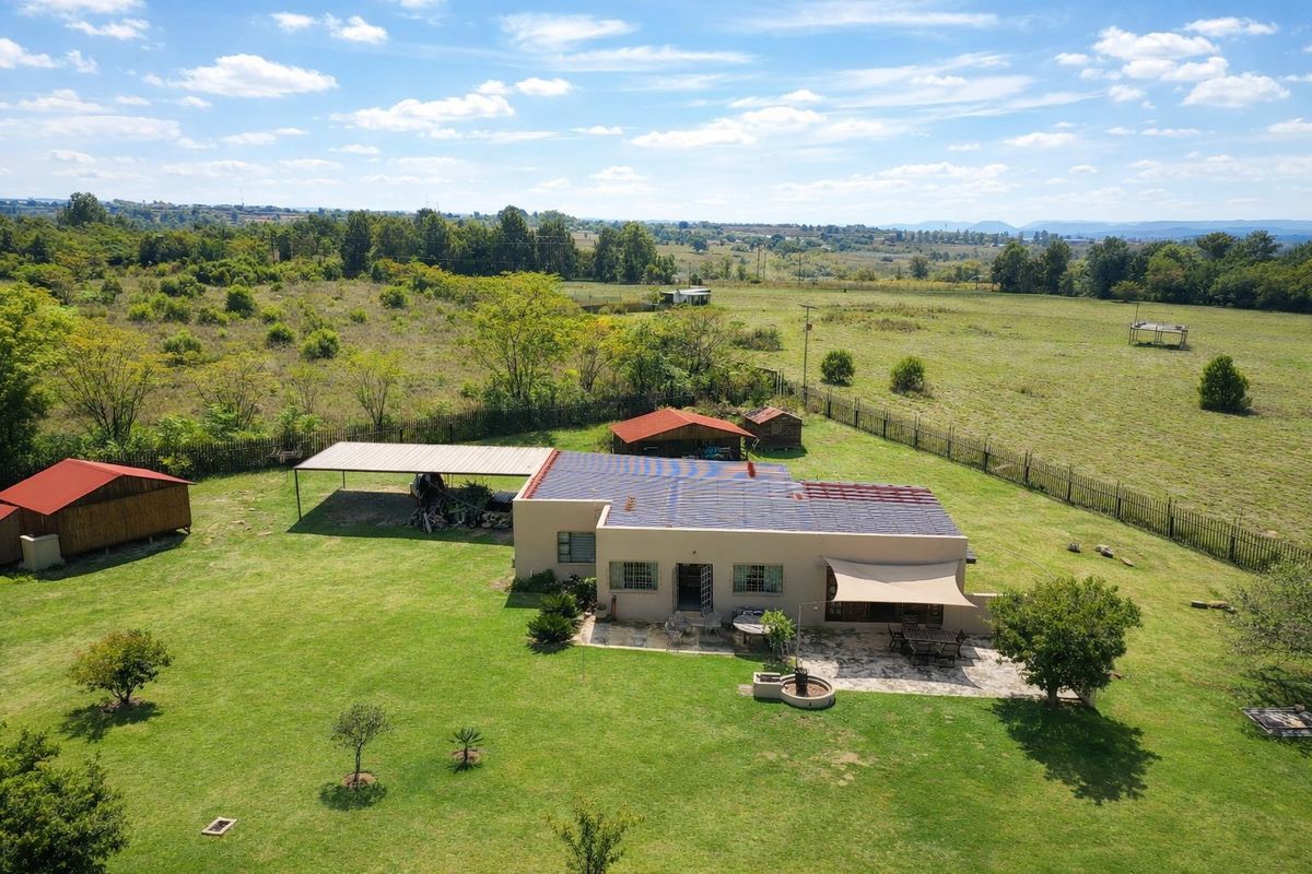Multi-Dwelling Farmall AH Property | 3 Homes + Income Potential | Views over Sandton - Photo 3