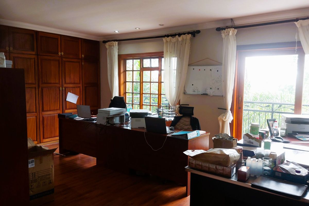 Commercial Space. 640 m2 . Moreleta Park - Photo 3