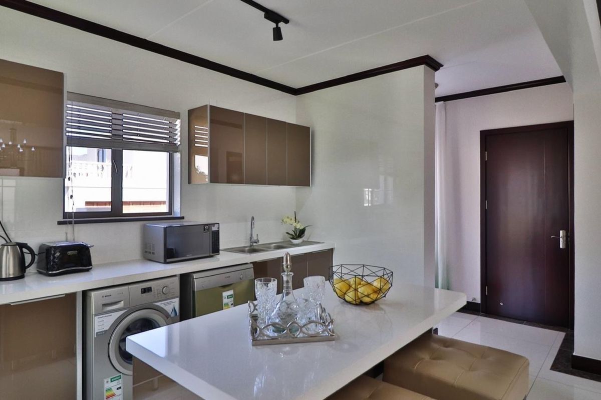 3 Bedroom 2.5 bathroom House For Sale. - Photo 2