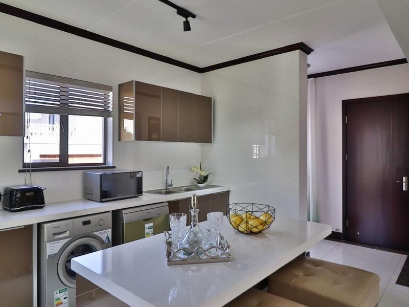 3 Bedroom 2.5 bathroom House For Sale. - Photo 2