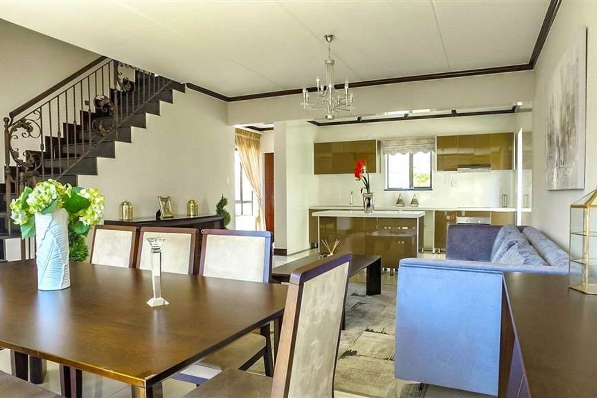 3 Bedroom 2.5 bathroom House For Sale. - Photo 3