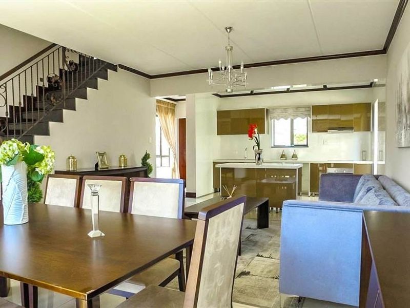 3 Bedroom 2.5 bathroom House For Sale. - Photo 3
