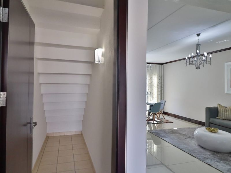 3 Bedroom 2.5 bathroom House For Sale. - Photo 7