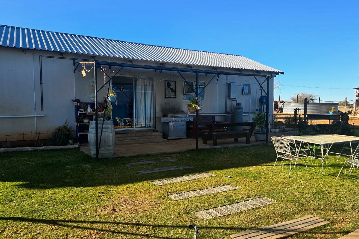 Country Retreat  -Just 35 km from Upington - Photo 4