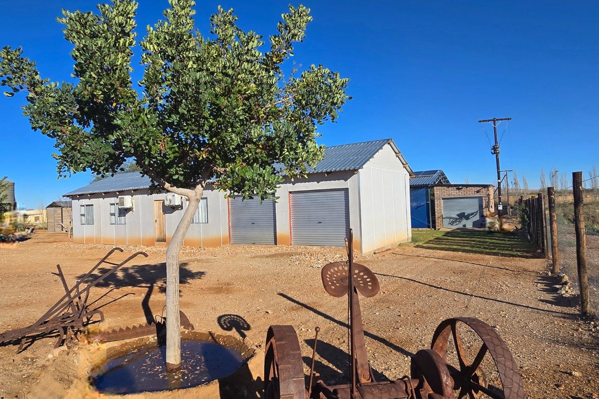 Country Retreat  -Just 35 km from Upington - Photo 2