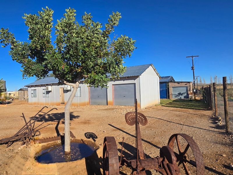 Country Retreat  -Just 35 km from Upington - Photo 2