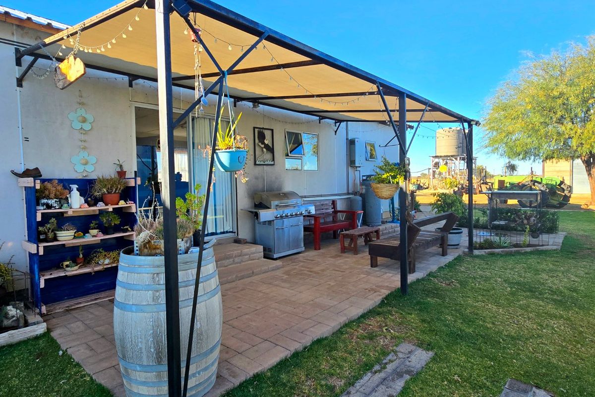 Country Retreat  -Just 35 km from Upington - Photo 5