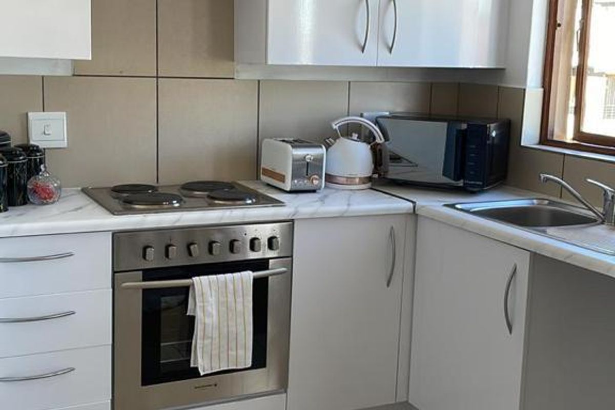 Immaculate Fully Furnished 1-Bedroom Apartment – Ideal for Corporate Rental in Waterfall Heights, Vorna Valley, Midrand - Photo 2