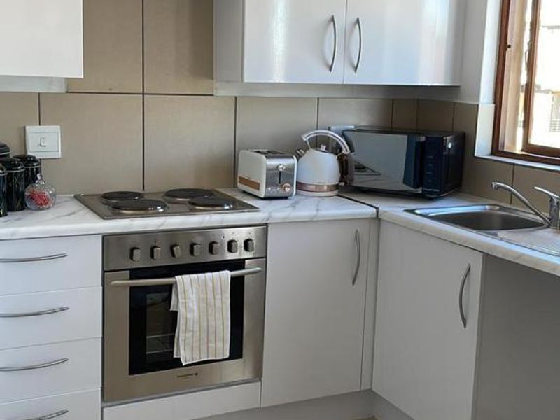 Immaculate Fully Furnished 1-Bedroom Apartment – Ideal for Corporate Rental in Waterfall Heights, Vorna Valley, Midrand - Photo 2