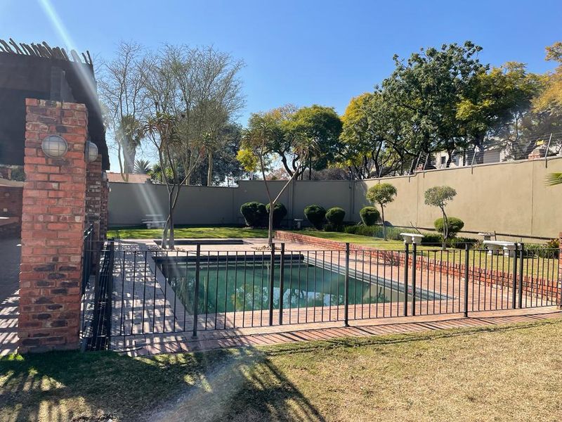 Immaculate Fully Furnished 1-Bedroom Apartment – Ideal for Corporate Rental in Waterfall Heights, Vorna Valley, Midrand - Photo 1