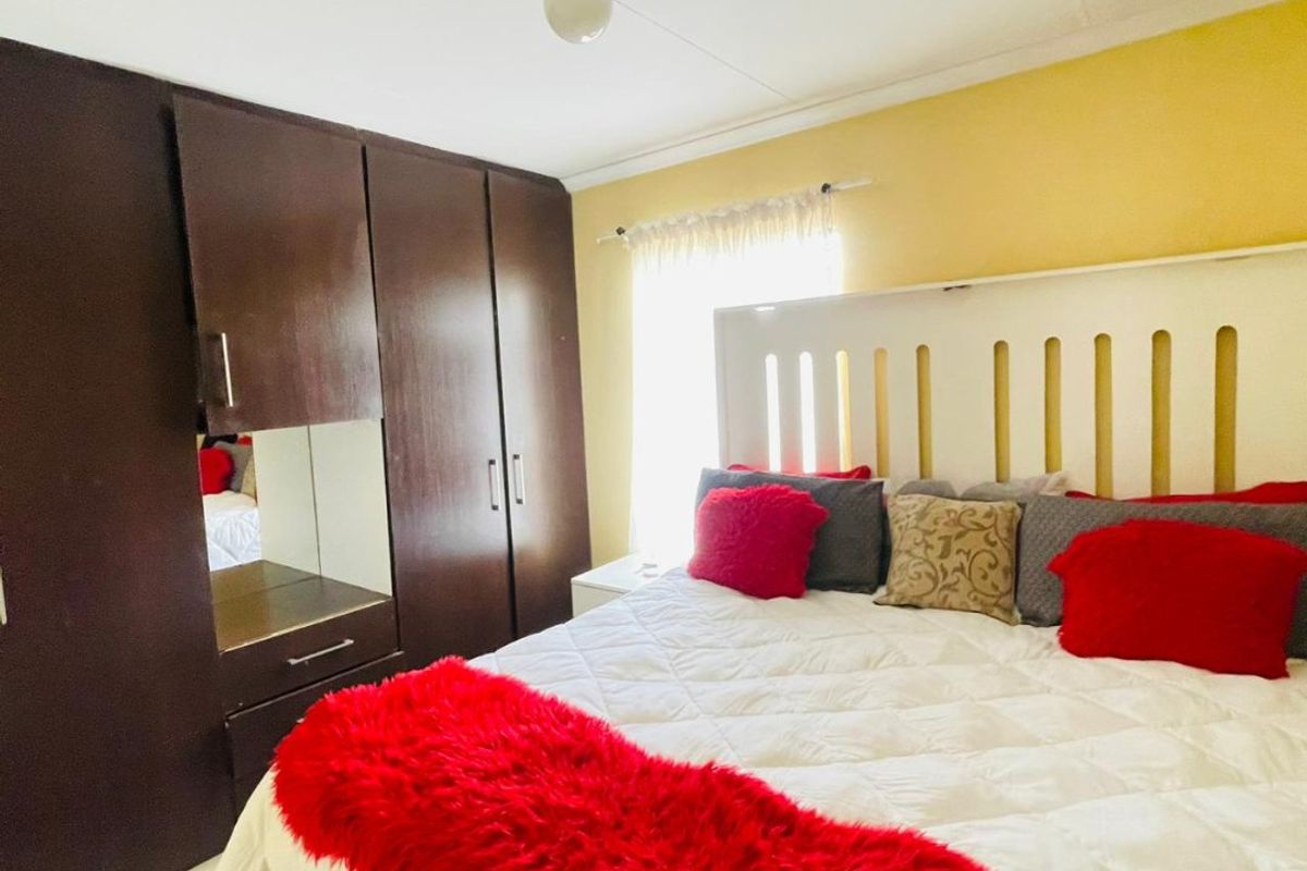 2 Bed House in Alrode South, Alrode for Sale - Photo 2