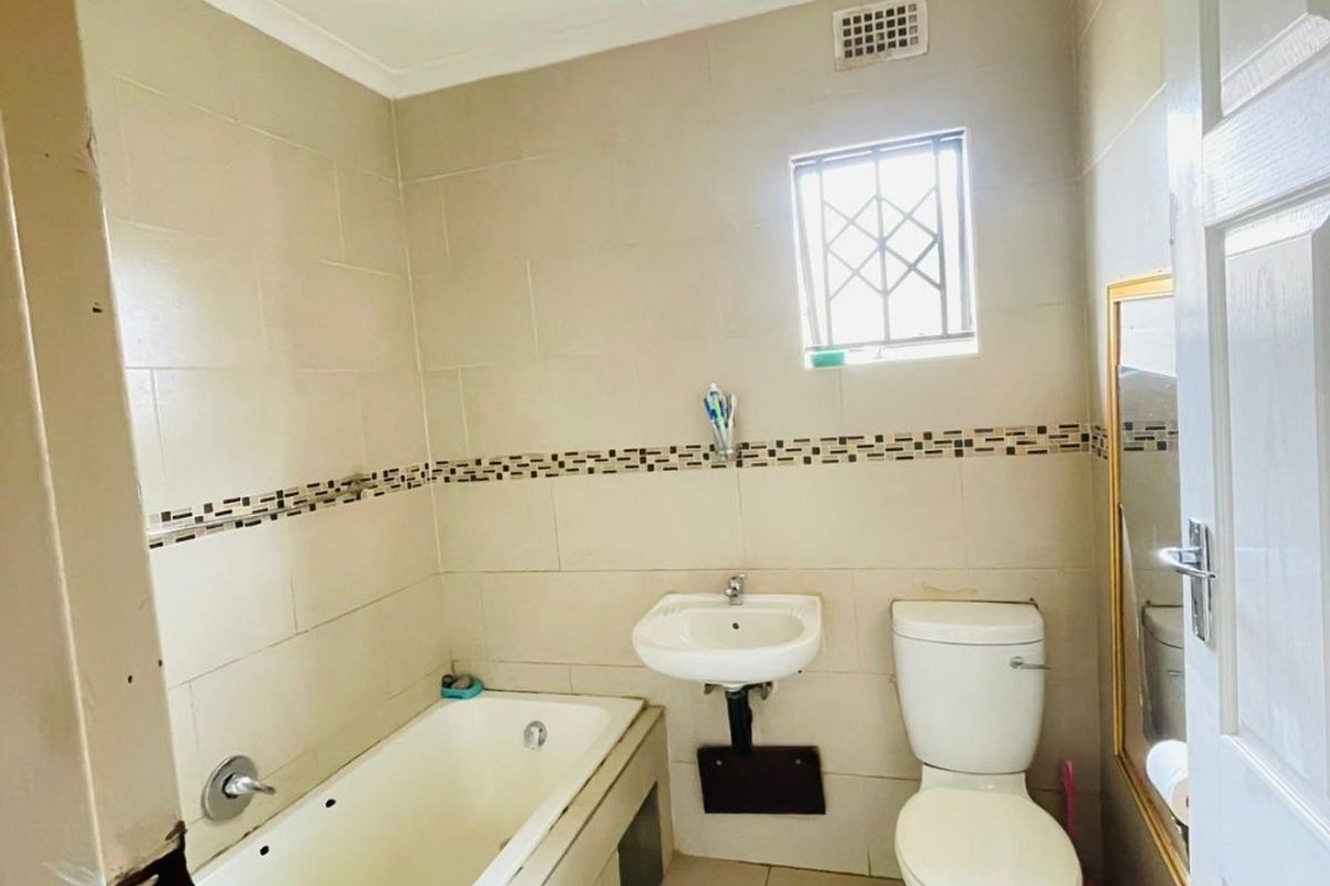 2 Bed House in Alrode South, Alrode for Sale - Photo 5