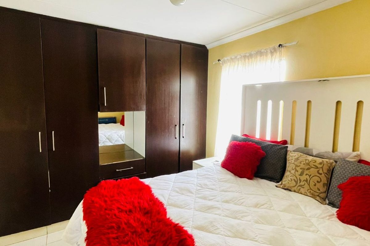 2 Bed House in Alrode South, Alrode for Sale - Photo 3