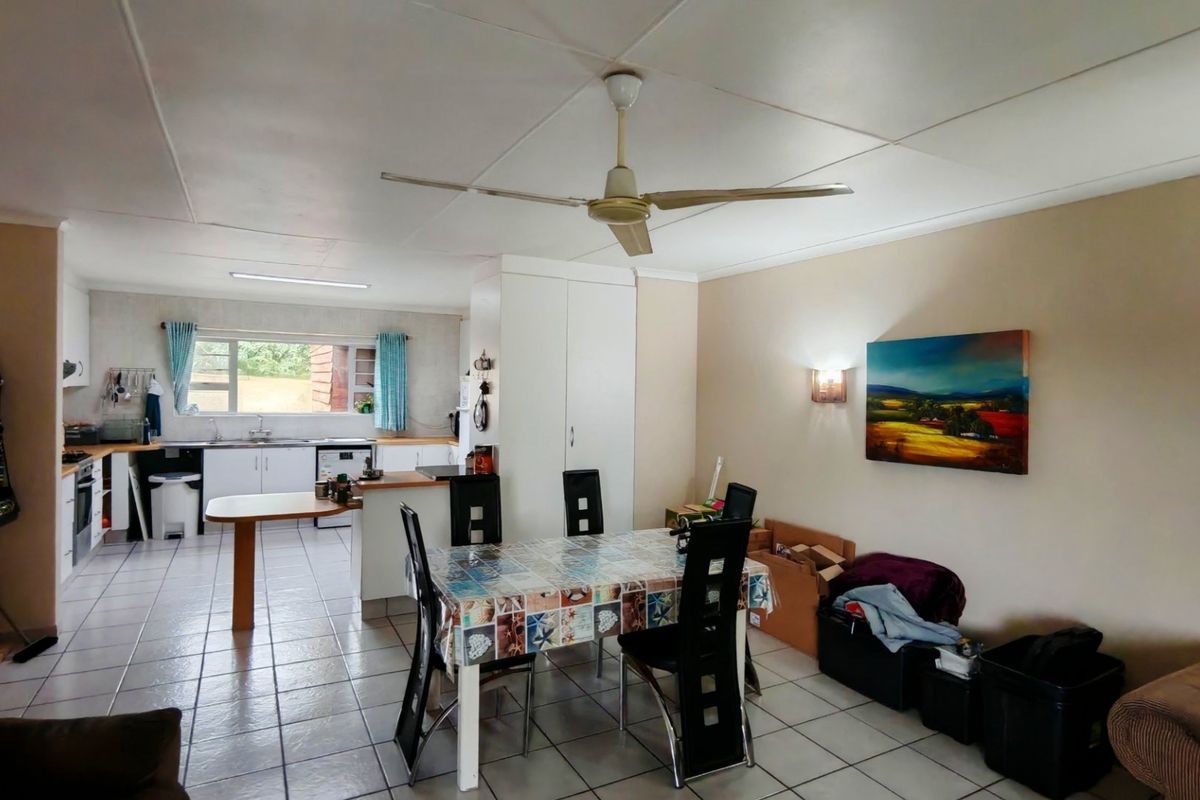 Tranquil Waterside Living In Peaceful Cul De Sac - Photo 4