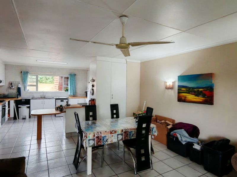 Tranquil Waterside Living In Peaceful Cul De Sac - Photo 3