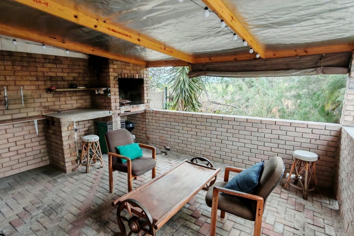 Tranquil Waterside Living In Peaceful Cul De Sac - Photo 5