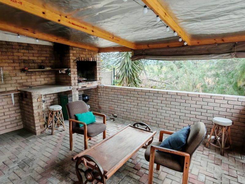 Tranquil Waterside Living In Peaceful Cul De Sac - Photo 4