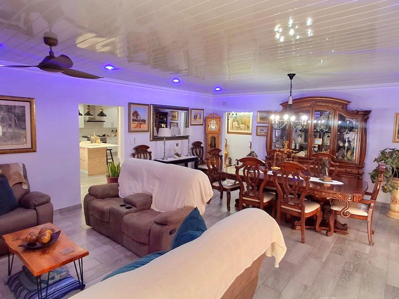 Newley revamp modern 4-bedroom family home with stunning kitchen and entertainment area  - Photo 2