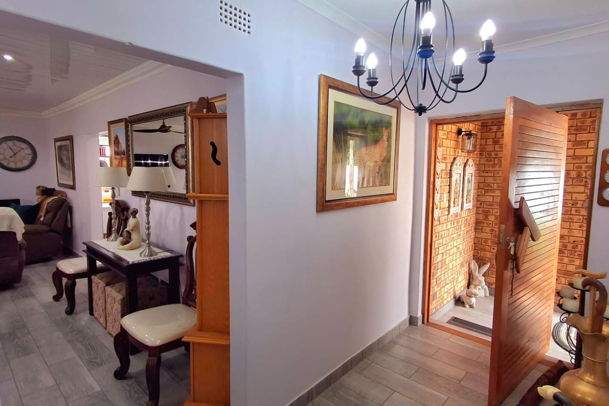 Newley revamp modern 4-bedroom family home with stunning kitchen and entertainment area  - Photo 5