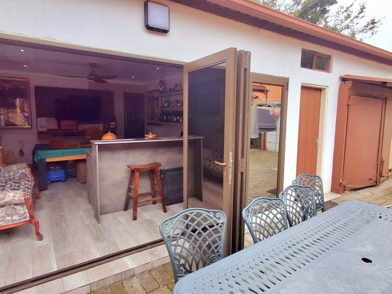 Newley revamp modern 4-bedroom family home with stunning kitchen and entertainment area  - Photo 4
