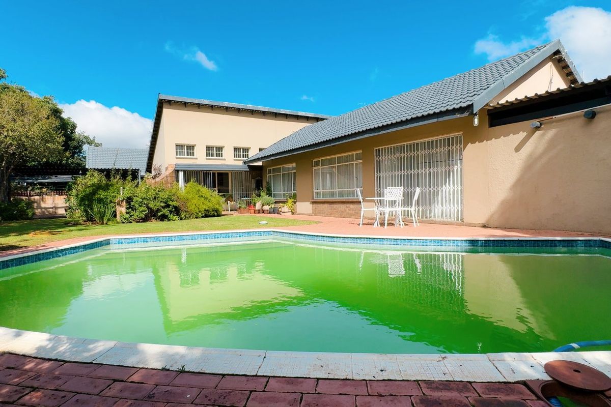 Spacious 3-Bed, 2-Bath with Pool & Flatlet Opportunity in Risiville - Photo 4