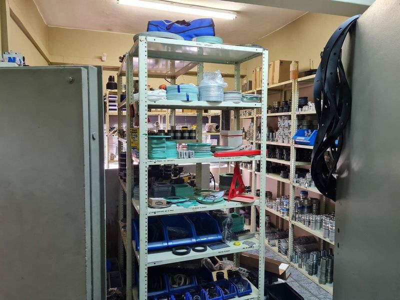 475 m2 Factory available in Jacobs  - Photo 10