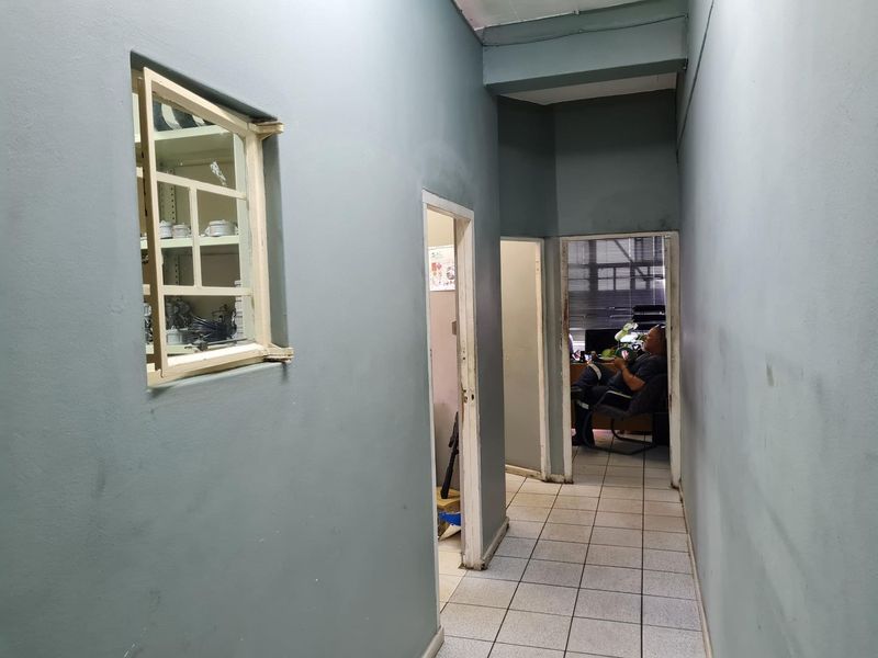 475 m2 Factory available in Jacobs  - Photo 9