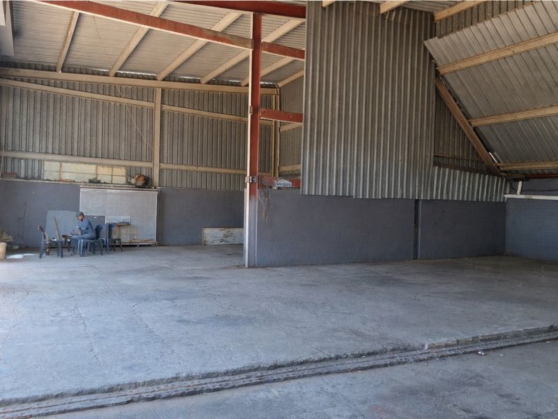 475 m2 Factory available in Jacobs  - Photo 2