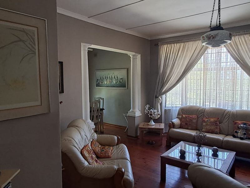 SeaView Charmer with Cottage and Courtyard- SOLE MANDATE! - Photo 6