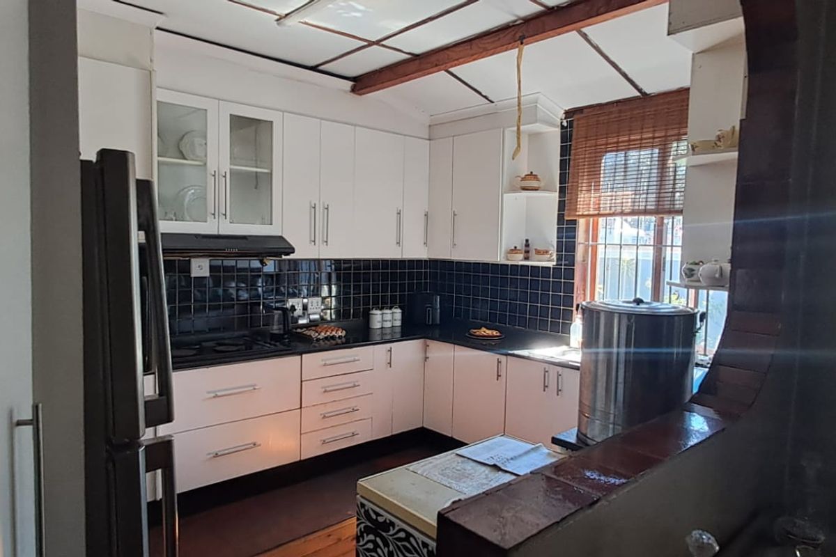 SeaView Charmer with Cottage and Courtyard- SOLE MANDATE! - Photo 5