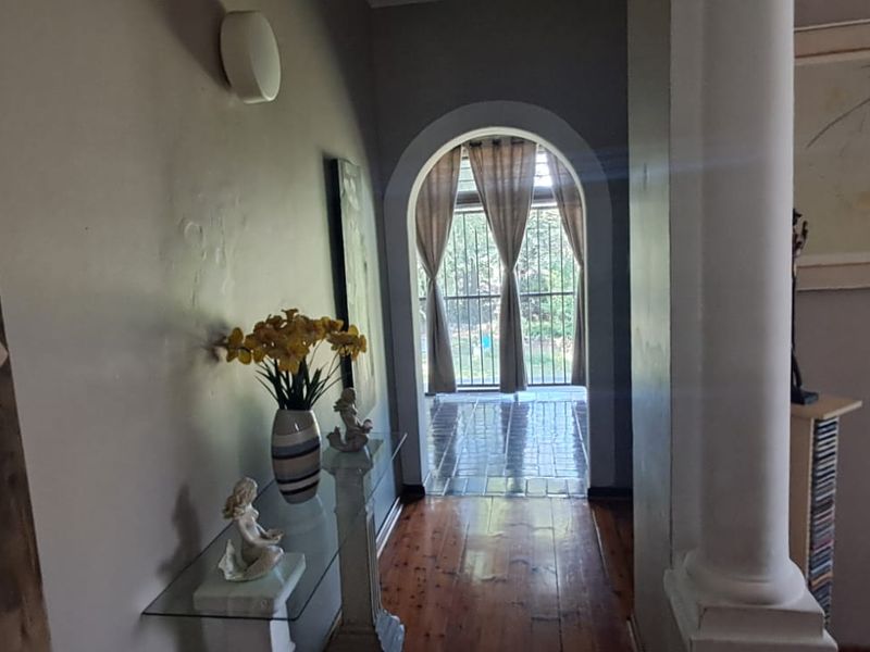 SeaView Charmer with Cottage and Courtyard- SOLE MANDATE! - Photo 7