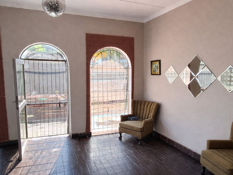 SeaView Charmer with Cottage and Courtyard- SOLE MANDATE! - Photo 4