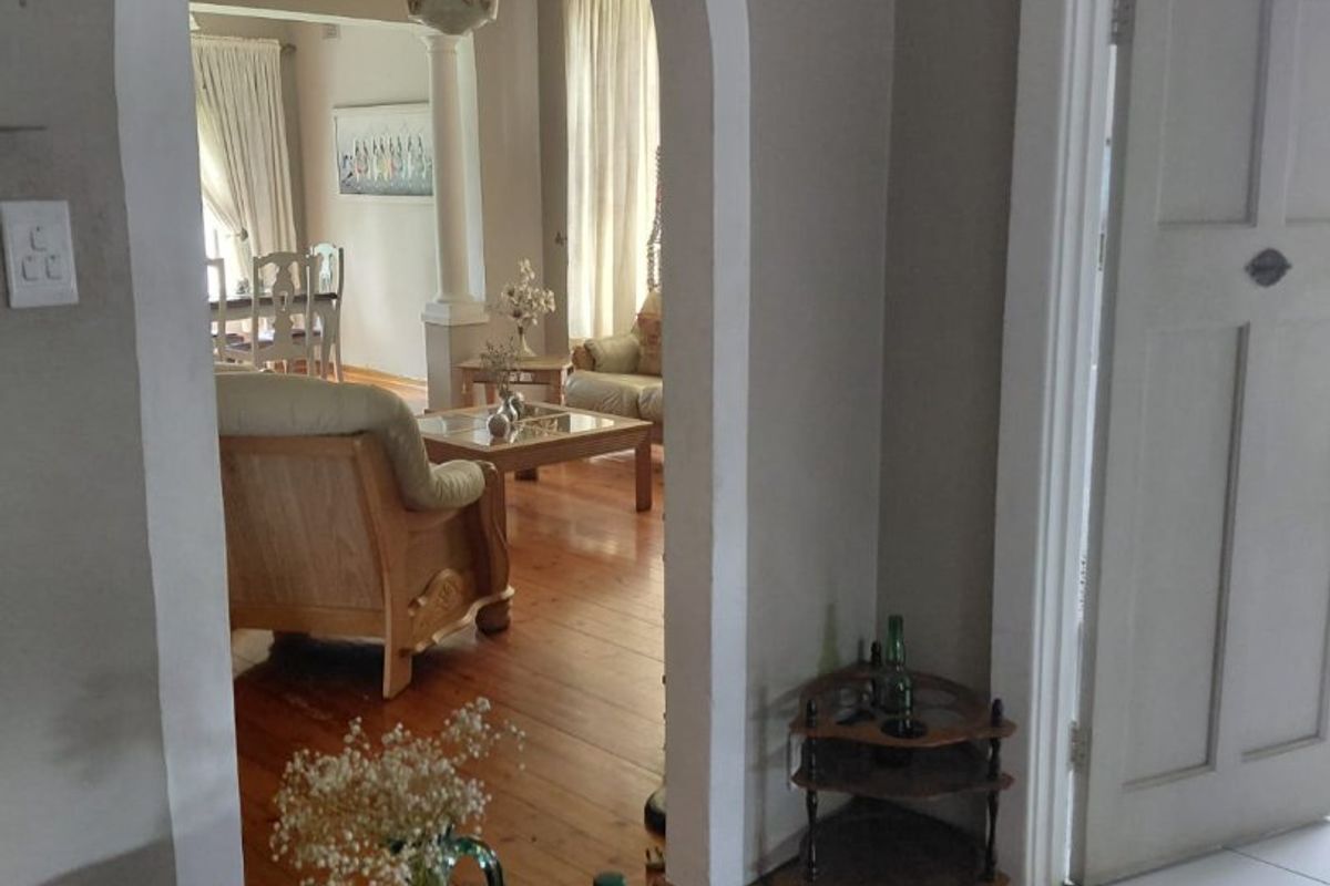 SeaView Charmer with Cottage and Courtyard- SOLE MANDATE! - Photo 3