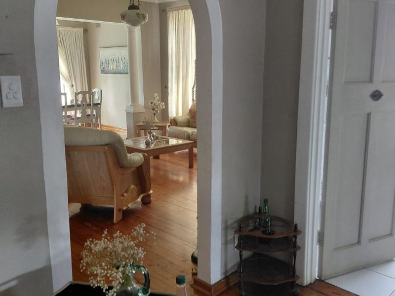 SeaView Charmer with Cottage and Courtyard- SOLE MANDATE! - Photo 3