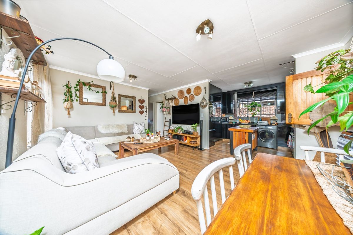 Charming 2 Bedroom Simplex in Sought-After Sherbrooke, Eden Glen - Photo 4