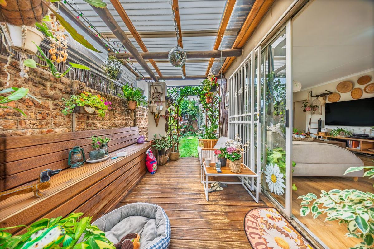 Charming 2 Bedroom Simplex in Sought-After Sherbrooke, Eden Glen - Photo 5