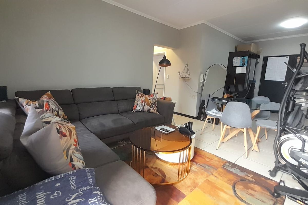 Bright 2 bed flat in Greenstone Hill  - Photo 5
