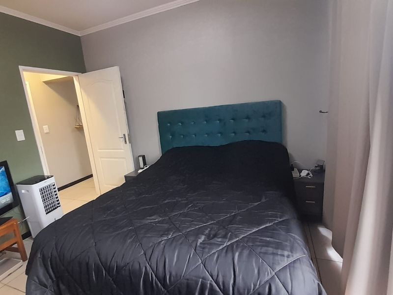 Bright 2 bed flat in Greenstone Hill  - Photo 9