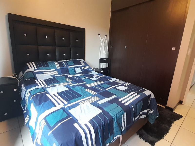 Bright 2 bed flat in Greenstone Hill  - Photo 8