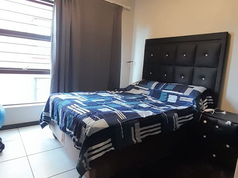 Bright 2 bed flat in Greenstone Hill  - Photo 7