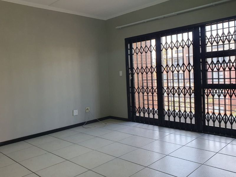 Bright 2 bed apartment in Greenstone Hill  - Photo 2