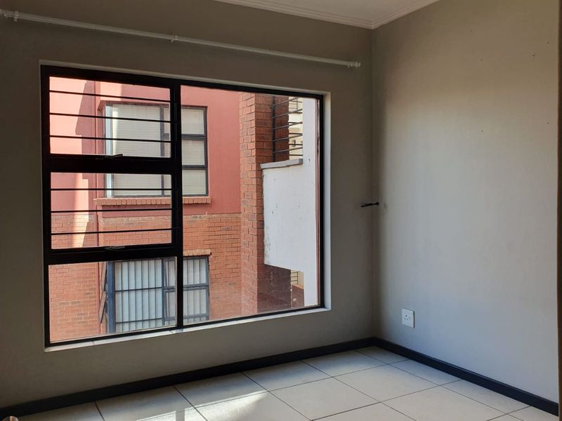 Bright 2 bed apartment in Greenstone Hill  - Photo 8